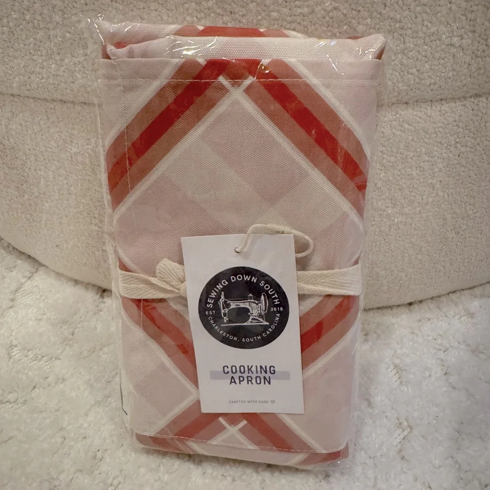 SDS Plaid Apron Red Holiday Baking Cooking Gift Sewing Down South NWT - Picture 4 of 5